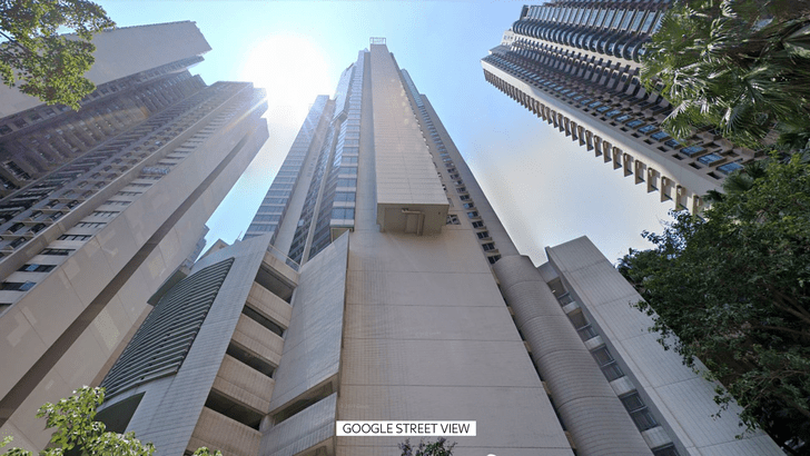 Экстремал Энигма разбился, упав с 68-го этажа дома в Гонконге. Вспоминаем его самые эффектные трюки