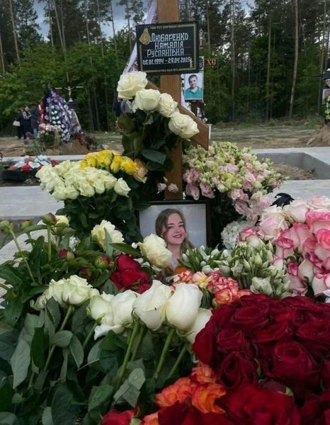 Могила Наты Лайм украшена цветами