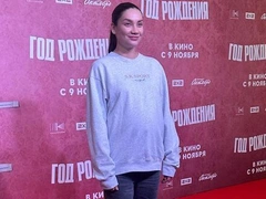 «Подруги» вместе: Дукалис пришла поддержать беременную Истомину на премьере фильма