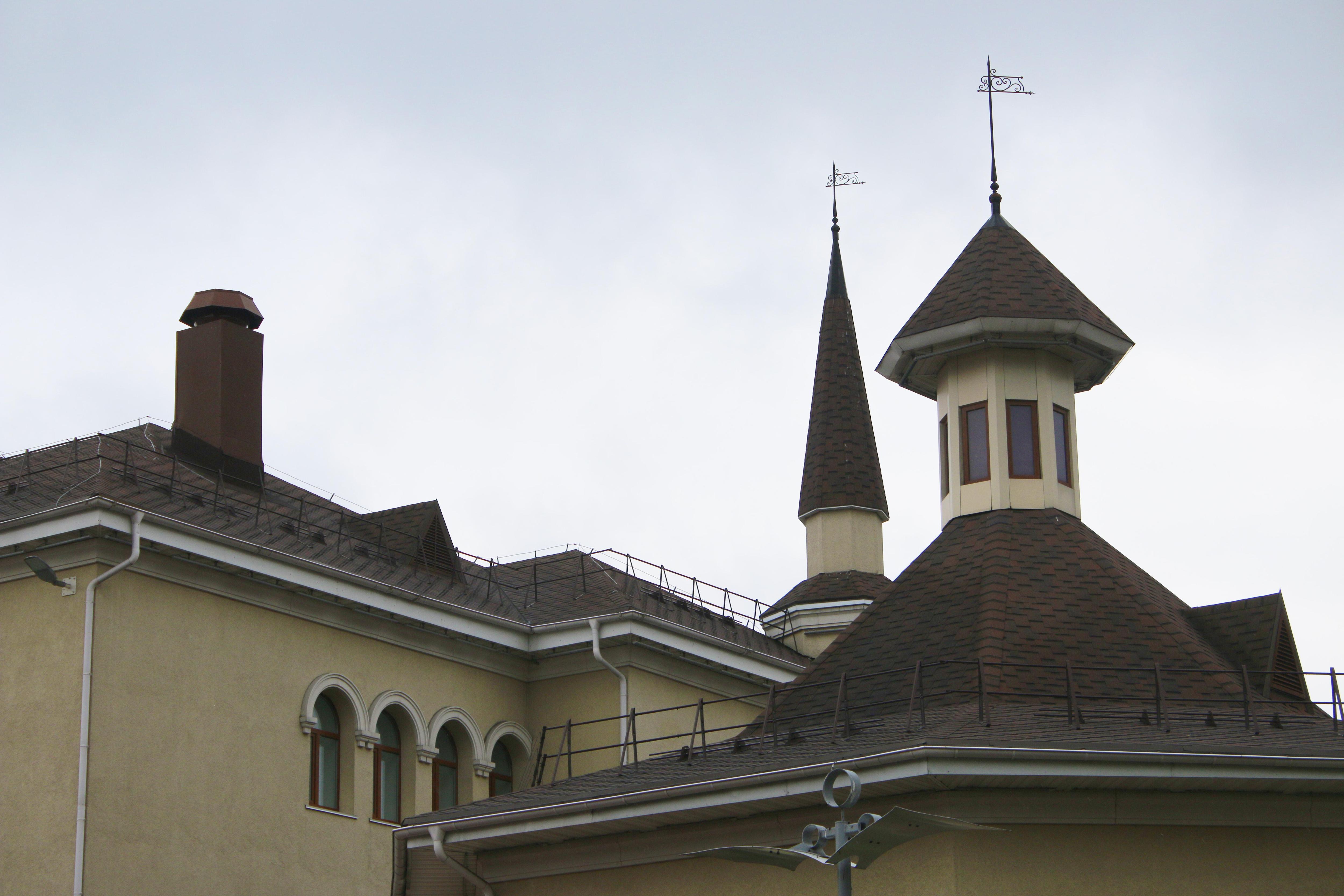 Частная школа «Интеллект Академия», где учеба стоит почти миллион. Ее иногда называют новокузнецким «Хогвартсом» — глядя на кадры, становится понятно, почему | Источник: Игорь Епифанцев / NGS42.RU