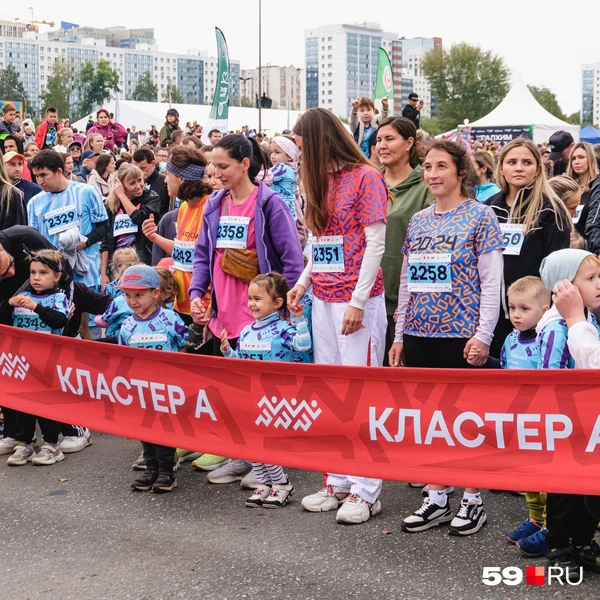 С мамой или папой бежать совсем не страшно | Источник: Тимофей Калмаков / 59.RU