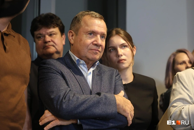 Вместе с ней ее супруг, Валентин Юмашев | Источник: Владислав Лоншаков / E1.RU
