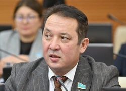Он даже не пытается оспорить факты харрасмента — партия о «видеоопровержении» экс-депутата Садыкова
