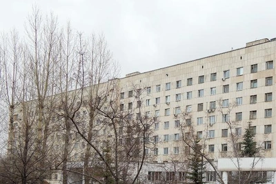 В Челябинске пациент с белой горячкой выпал из окна