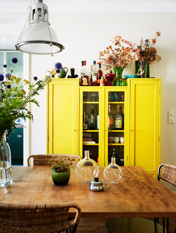 Кухня лимонного цвета в интерьере (43 фото)