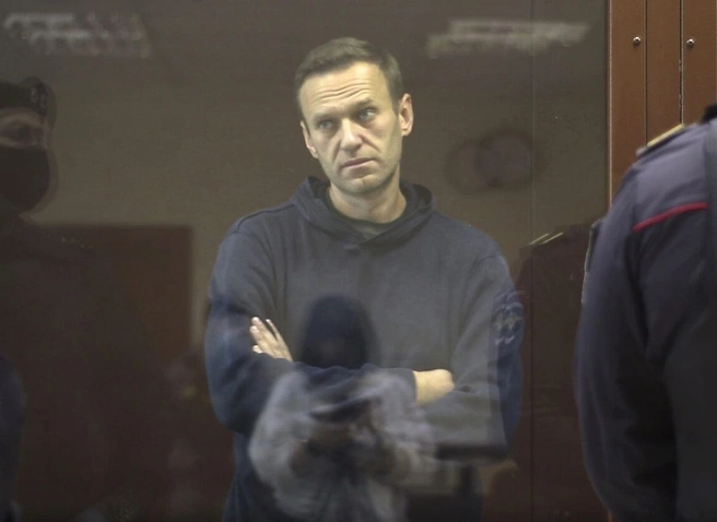 Почти треть россиян испытывает положительные чувства к Навальному | ya62.ru