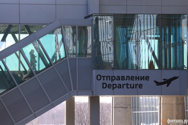 Пассажиров рейса в Тбилиси больше шести часов держат в самолете в Пулково | Источник: Сергей Михайличенко / FONTANKA.RU