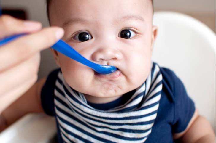 Чем кормить младенца: дневник питания малыша от рождения до года