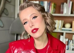 Ксения Собчак в образе кентавра вышла на подиум: «Моя подработка. Белла Хадид может спать спокойно»