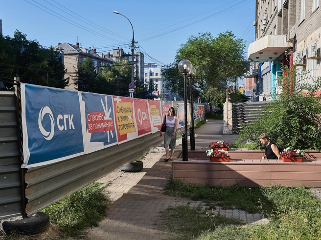 Однако проход для пешеходов организован | Источник: Александр Ощепков / NGS.RU
