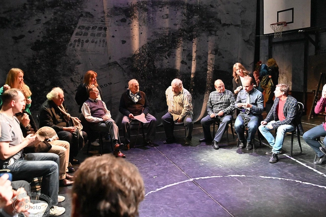 Ритуал после спектакля | Источник: Евгений Епанчинцев