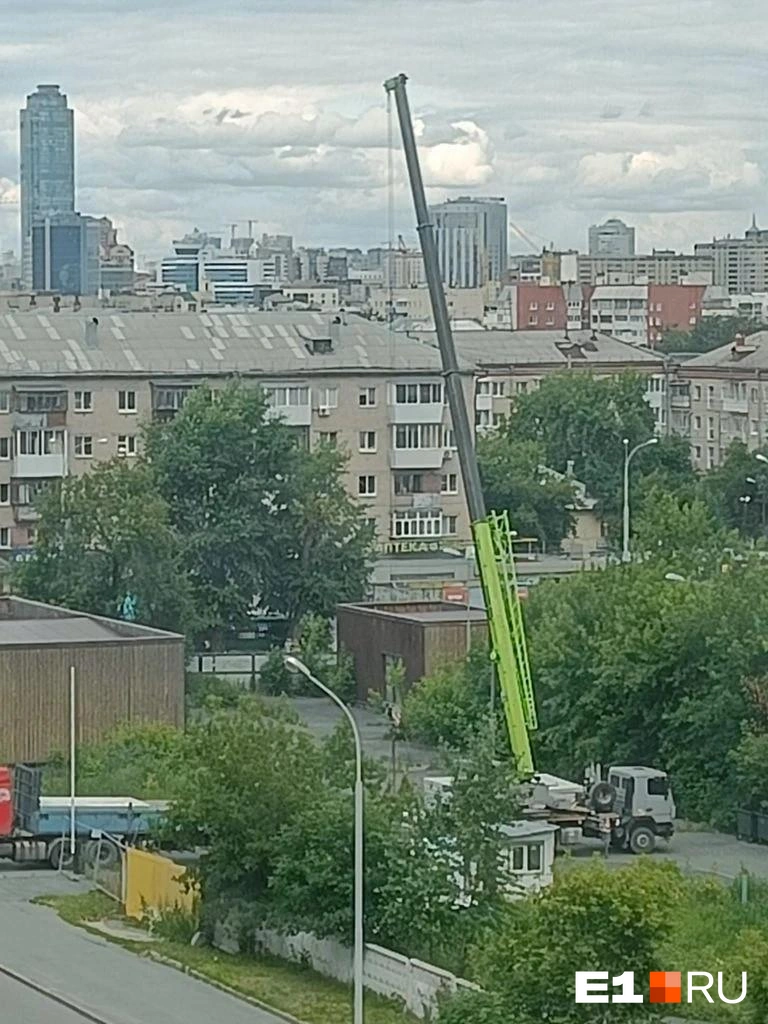 Жителей района очень смущает активность на участке | Источник: читательница E1.RU
