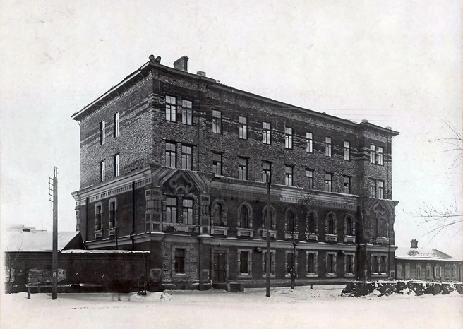 Снимок 1930-х. Черты архиерейского дома еще угадываются | Источник: Foto-history.livejournal.com