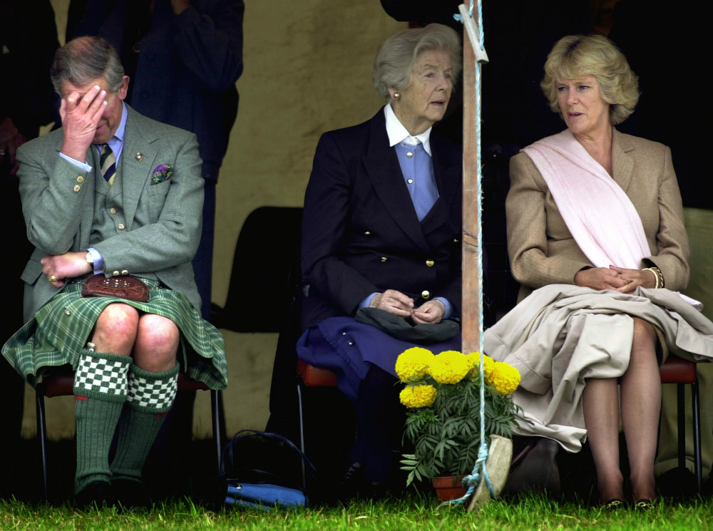 Принц Чарльза, герцогиня Девонширская и Камилла Паркер-Боулз, Шотландия, 10 августа 2002 | marieclaire.ru