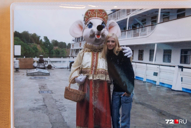 —&nbsp;Я люблю Тюмень за то, что это мой любимый родной город. Это место силы. За то, что в Тюмени мои любимые родители. Я себя чувствую спокойно, уютно, защищенно. Как можно вообще не любить Тюмень? —&nbsp;говорит Алена | Источник: Ирина Шарова / 72.RU 