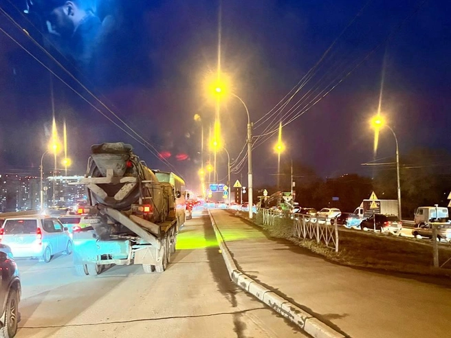 Затор сформировался в вечернее время | Источник: читательница НГС