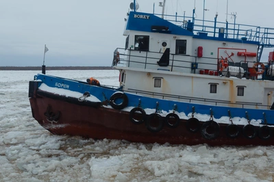 Буксиры заменили переправы на острова Архангельска