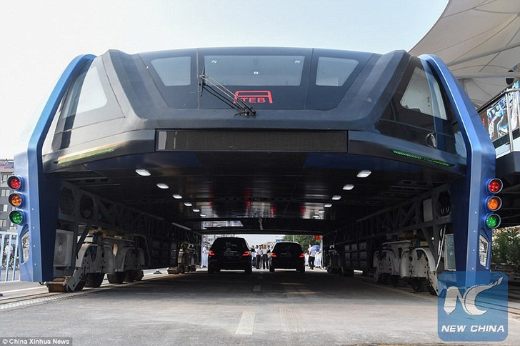 В Китае начали тестировать «автобус будущего»