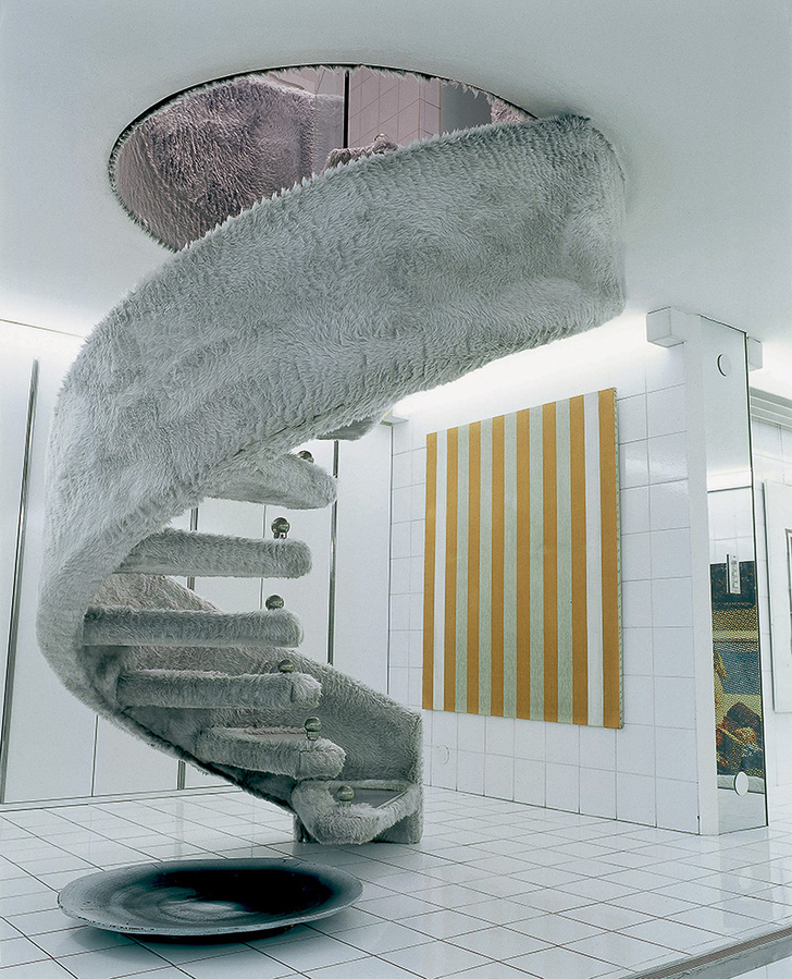 Дом, оформленный легендарным дизайнером Джо Понти в Мало в 1969 году. Интерьер построен на сочетании искусственного меха и белой керамической плитки.