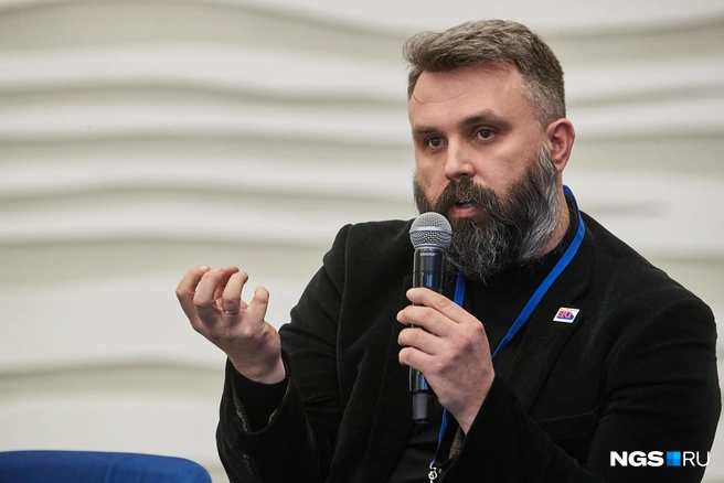 Пётр Долнаков считает, что строить жилые комплексы должны по заранее подготовленному мастер-плану всей территории вокруг, тогда жителям не придется выезжать из района | Источник: Александр Ощепков / NGS.RU