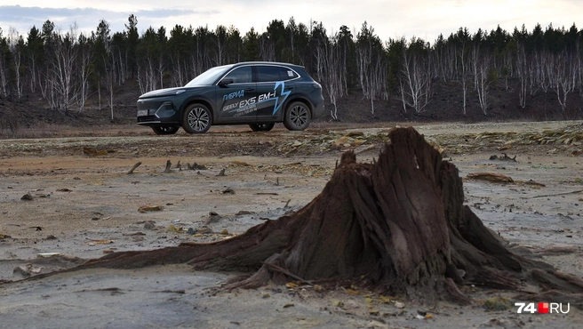 Грунтовые дороги — не его стихия. Небольшой просвет, раскачка, монопривод… | Источник: Артем Краснов