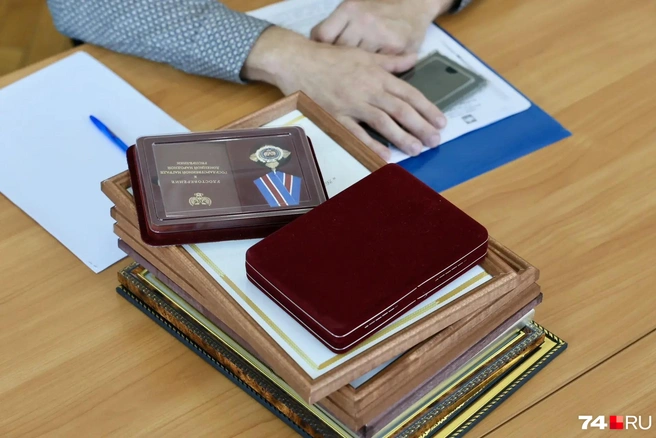 Все награды приобщили к делу | Источник: Михаил Шилкин