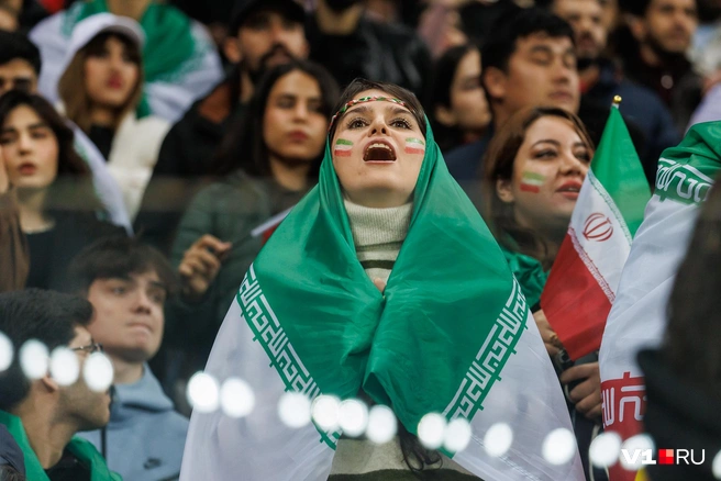 Каждый болельщик надеялся на победу! | Источник: Алексей Волхонский / V1.RU
