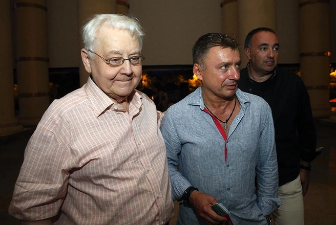 Олег Табаков был рядом с сыном и помогал ему даже после развода с первой супругой | Источник: Вячеслав Прокофьев / ТАСС