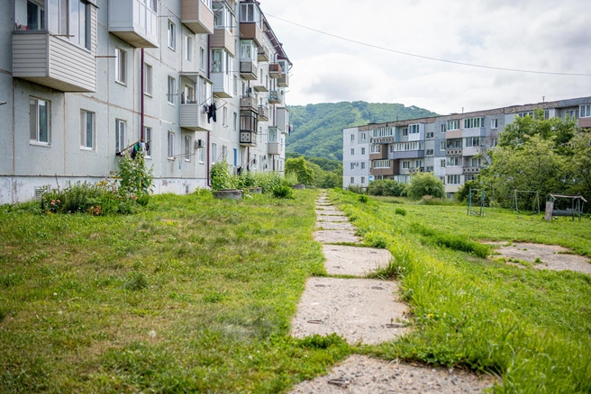 Двор на улице Беринга во Врангеле | Источник: Елена Буйвол / VLADIVOSTOK1.RU