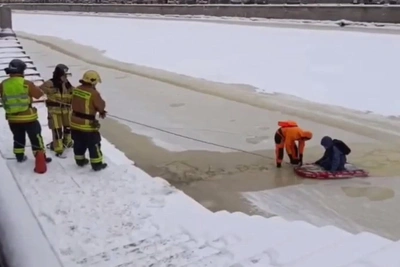 Ребёнок спасён со льда Фонтанки в Петербурге