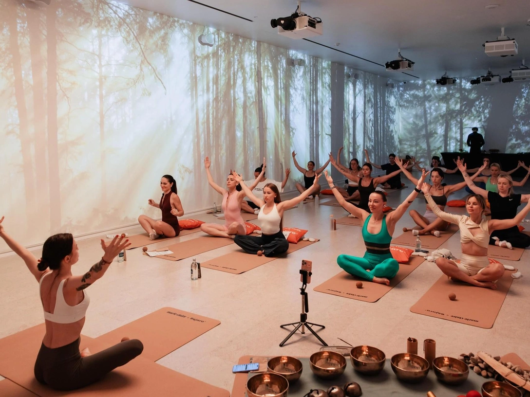 Как прошел yoga-day Marie Claire х ГЕРОФАРМ: Летний апгрейд | marieclaire.ru