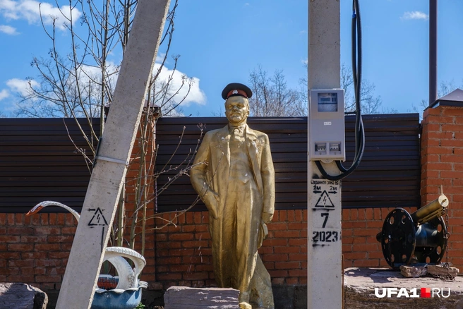 Золотой Ленин в фуражке, где такого еще увидите? | Источник: Булат Салихов / UFA1.RU