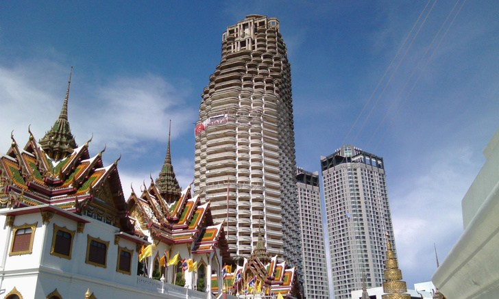 Как выглядит заброшенный небоскреб Sathorn Unique Tower в Бангкоке