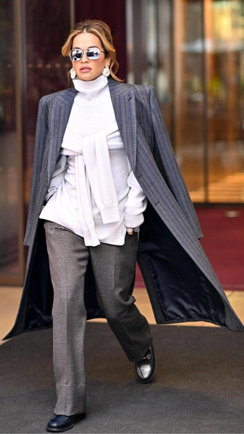 Икона стиля: Рита Ора демонстрирует роскошный образ и модные тренды года — повторяйте за ней | marieclaire.ru