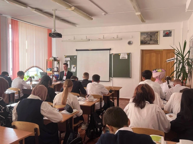 Богдан учится в Пригородной школе № 1 | Источник: ZameBogdan / T.me