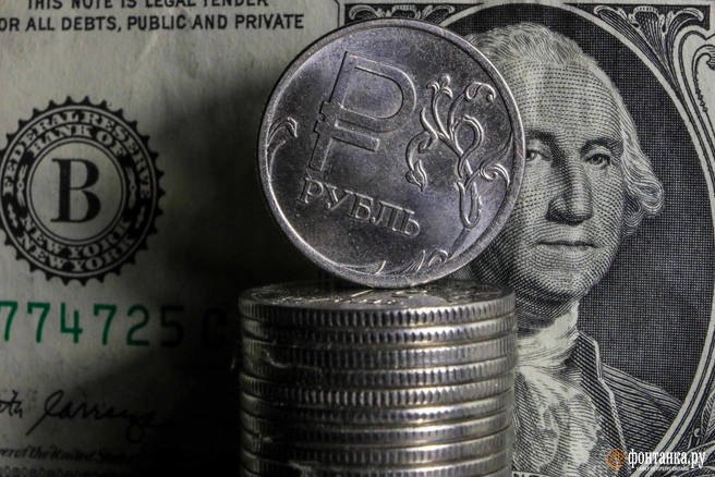 Эксперты не ожидают сильного колебания курса рубля к доллару | Источник: Сергей Коньков / FONTANKA.RU