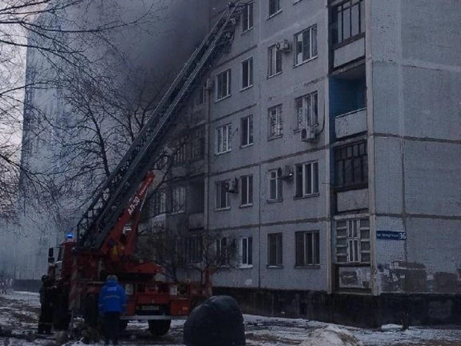 Возгорание произошло в одной из квартир дома на улице Удмуртской | Источник: @vlg_crime