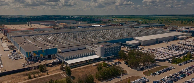 В Казахстане работает несколько крупных автозаводов, которые выпускают машины ушедших из России марок, а также чайнакары | Источник: Allur Auto