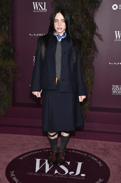 Билли Айлиш: классный костюм Miu Miu и публичный выпад в сторону Цукерберга — на церемонии WSJ Magazine Innovator Awards 2025 | Источник: Anthony Behar/Sipa USA