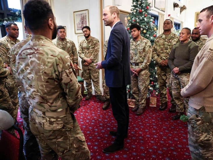 Принц Уэльский на рождественской встрече с солдатами 1-го полка, 10 декабря 2024 года
