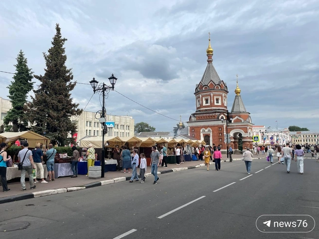 В центре развернули множество ярморочных палаток | Источник: Кирилл Поверинов / 76.RU