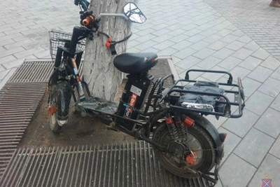 Электровелосипед сбил женщину у медуниверситета