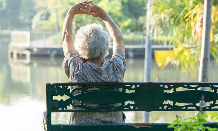 До сих пор работает и ни о чем не сожалеет: 3 привычки и 9 важных мыслей, которые помогли женщине прожить 102 года