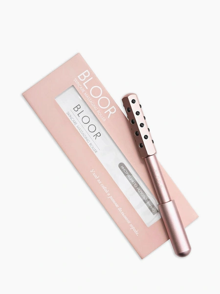 Роликовый массажер для лицаРоликовый лимфодренажный массажер для лица и тела с минералами обладает вращающейся шестигранной формой с 24-мя массажными камнями. При регулярном использовании пропадает отечность, выравнивается тон лица, кожа выглядит здоровой и отдохнувшей, а германий способствует выведению токсинов из организма, насыщая ткани кислородом и повышая устойчивость к вирусам и бактериям. Где купить: lamoda.ru