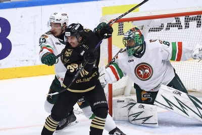 Капитан «Адмирала» забил автогол в ключевом матче КХЛ