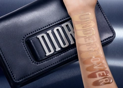 Dior раскрывает секрет нео-камуфляжа для идеального селфи