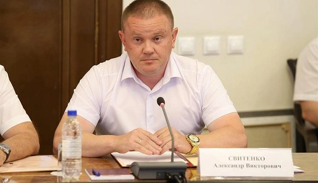 Александр Свитенко отметил, что ЖКХ активно развивается, однако требует вложения значительных средств в развитие сферы | Источник: пресс-служба Законодательного собрания Краснодарского края