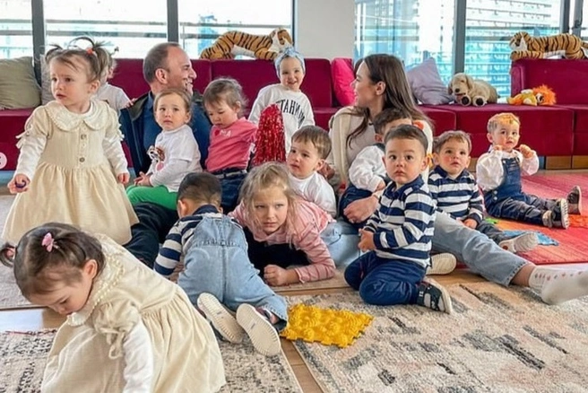 Даже не вся семья поместилась на этом фото | Источник: batumi_mama / Instagram.com* (деятельность соцсети запрещена на территории РФ)