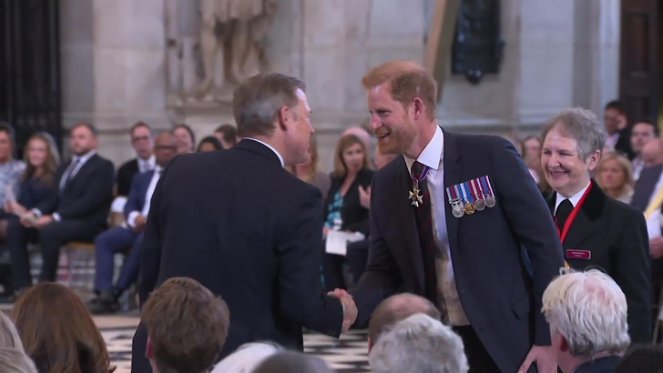 Принц Гарри приветствует гостей торжественной службы в честь 10-летия «Игр Непокоренных»