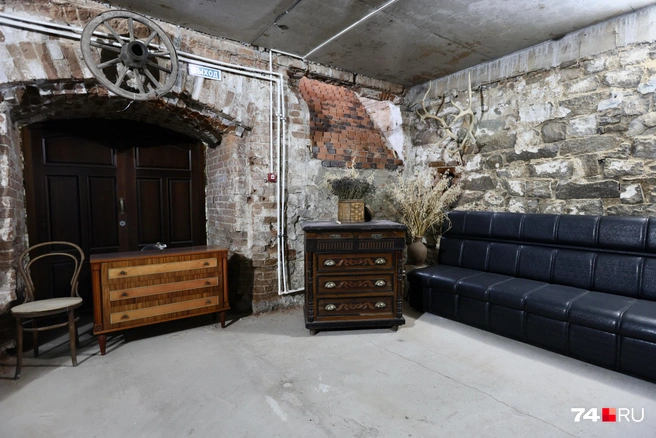 Все подвальные помещения — из бутового камня, который хорошо сохраняет низкую температуру | Источник: Наталья Лапцевич / 74.RU